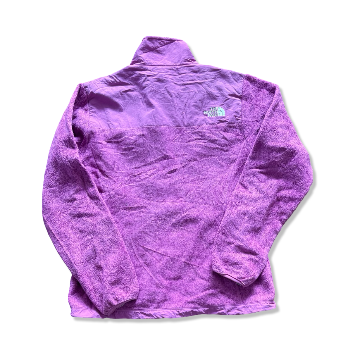 Rosa fleececardigan för dam från The North Face, fotograferad bakifrån mot vit bakgrund.
