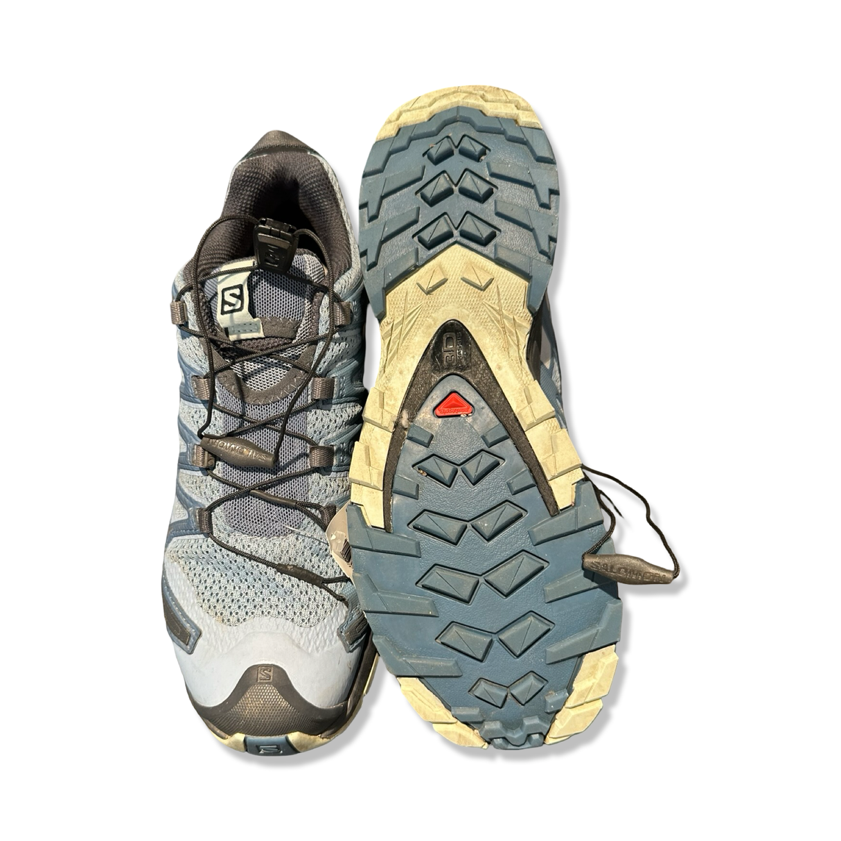 Blå löparskor Salomon Trail XA Pro 30 för dam, visade uppifrån med fokus på ovandelen och yttersulan mot en vit bakgrund.