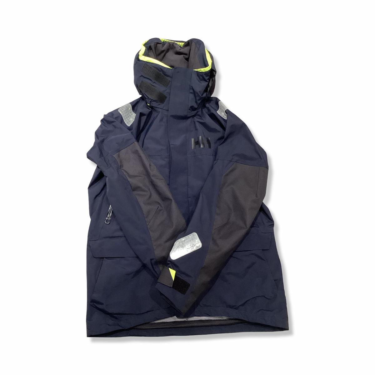 Blå seglarjacka från Helly Hansen för dam med luva, fotograferad framifrån mot en vit bakgrund.