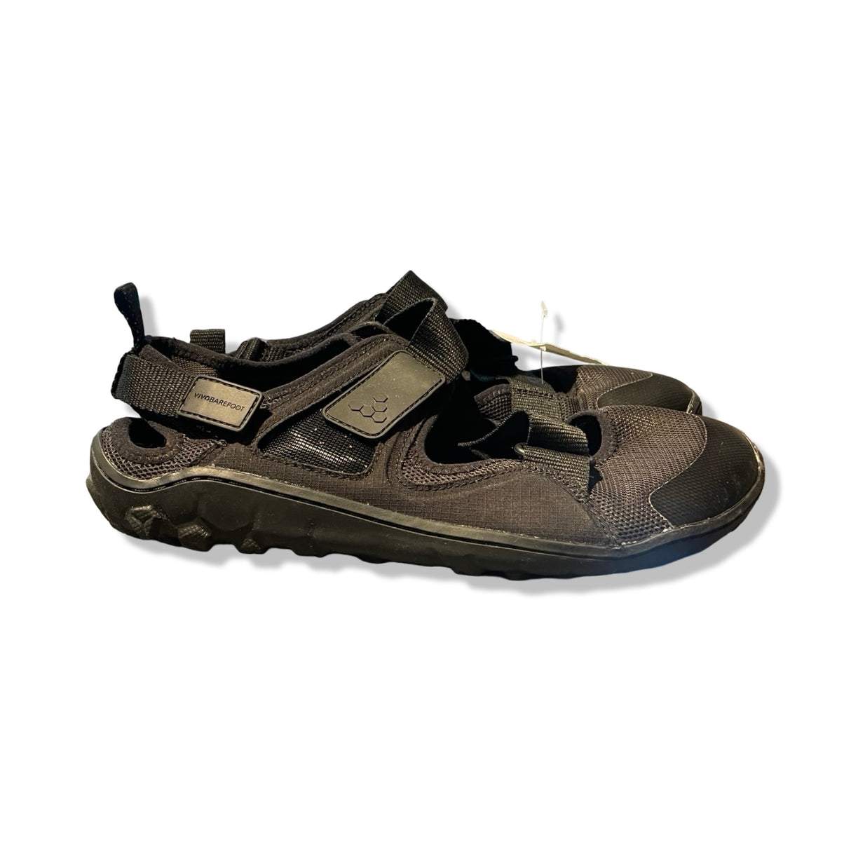 Svarta Vivobarefoot-sandaler för dam i storlek 39, fotograferade från sidan mot vit bakgrund.