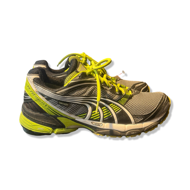 Men's Puma Ventis GTX running shoes in black and neon yellow, side view against a white background.
