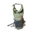 Grön ryggsäck Klättermusen Gungner 50 L för unisex med framficka, fotograferad mot en ljus bakgrund.