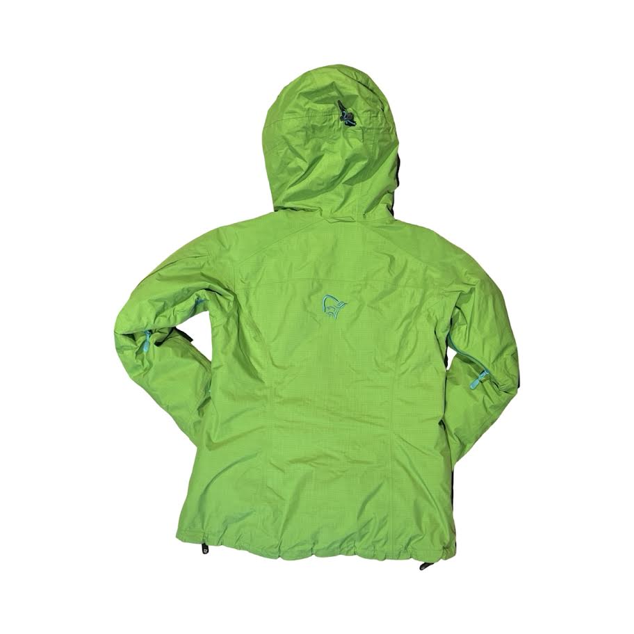 Baksidan av Norröna skidjacka för dam i grönt.
