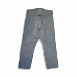 Baksidan av grå skidbyxor från Stellar Equipment modell Stellar Shell pants 2.0 för herr i storlek S, mot vit bakgrund.