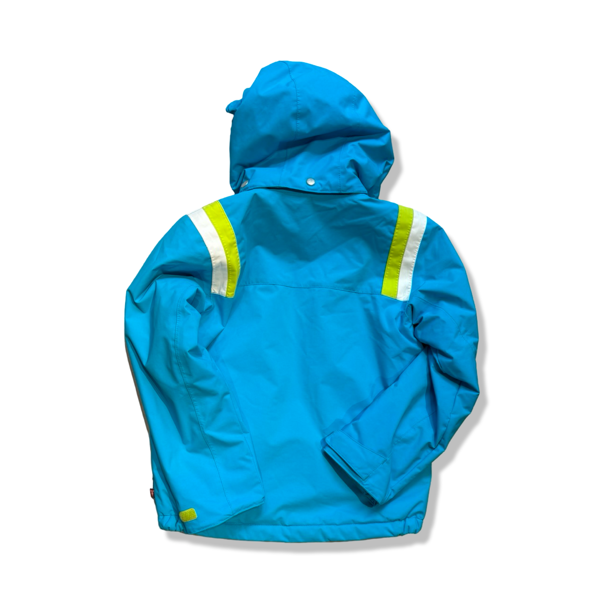 Baksidan av en blå skidjacka från Helly Hansen för barn i storlek 140 med huva, fotograferad mot en vit bakgrund.