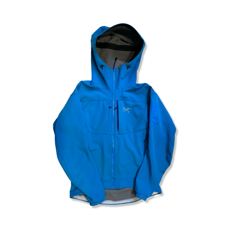 Blue men's Arc'teryx Gamma Hoody softshell jacket with a hood and zipper, front view against a white background.