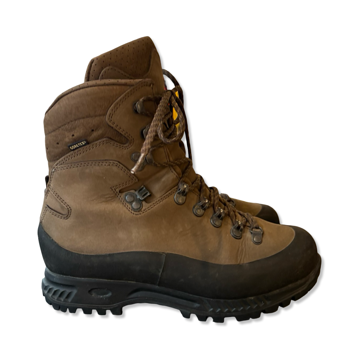 Bruna vandringskängor Hanwag Alaska GTX för herr i storlek 42, fotograferade från sidan mot vit bakgrund.