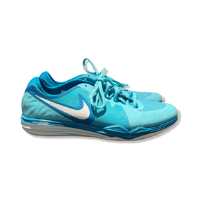 Turkosa träningsskor Nike Dual Fusion för dam, fotograferade från sidan mot vit bakgrund.