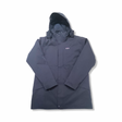 Blå Patagonia Tres 3-in-1 parkas för herr med huva, fotograferad framifrån mot en vit bakgrund.