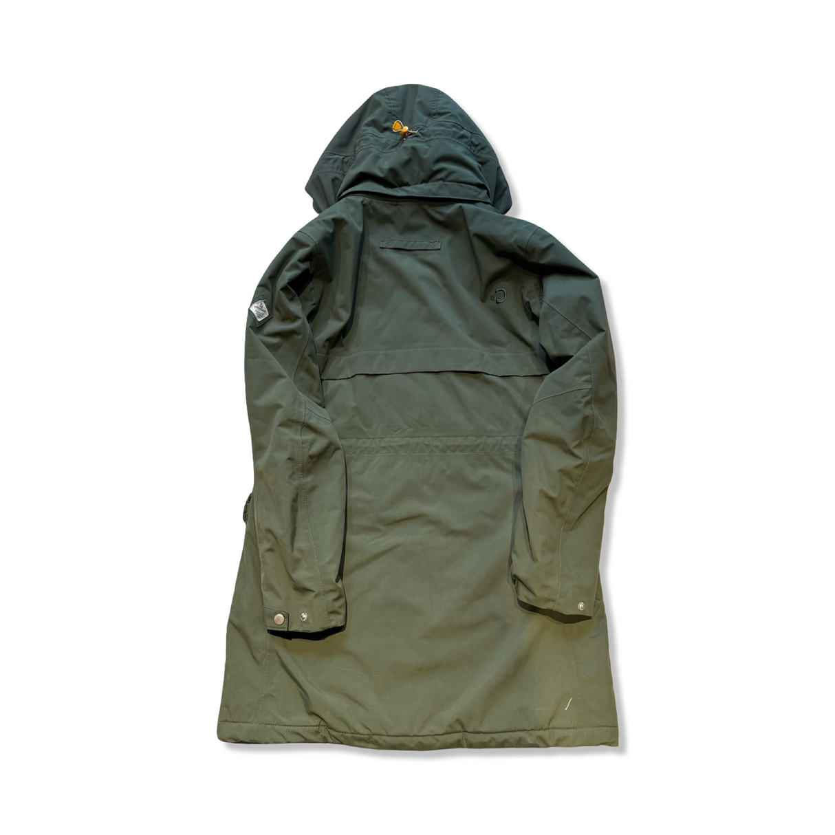 Baksidan av en grön fodrad parkas från Didriksons för dam, fotograferad mot en vit bakgrund.
