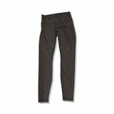 Grå träningstights från Lululemon i dammodell, fotograferade framifrån mot en vit bakgrund.
