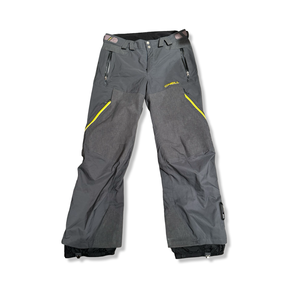 Grå skidbyxor från O'Neill Jones 3L Pant för herr, fotograferade framifrån mot en vit bakgrund.