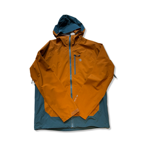 Orange och mörkblå softshelljacka från Mountain Hardwear för herr i modell M, fotograferad framifrån mot vit bakgrund.