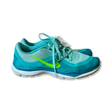 Turkosa träningsskor Nike Flex Trainer 6 för dam i storlek 38, fotograferade från sidan mot en vit bakgrund.
