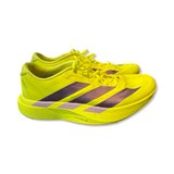 Gula Adidas adizero evo SL löparskor för herr med lila detaljer och tjock sula, fotograferade från sidan mot vit bakgrund.