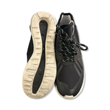 Ett par svarta Adidas Tubular löparskor för herr, där den ena skon visar yttersulan och den andra ovansidan mot vit bakgrund.