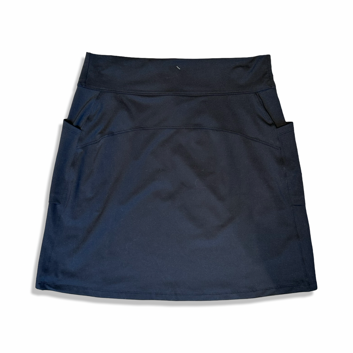 Svart kjol från Arc'teryx för dam i modell för M, fotograferad framifrån mot en vit bakgrund.