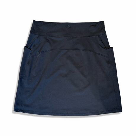 Svart kjol från Arc'teryx för dam i modell för M, fotograferad framifrån mot en vit bakgrund.