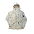 Vit Helly Hansen retro anorak med huva och dragsko i midjan, fotograferad framifrån mot vit bakgrund.