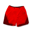 Röda träningsshorts från Salomon för dam i storlek M, fotograferade framifrån mot en vit bakgrund.