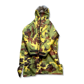 Grön och kamouflagefärgad poncho från Daily Sports Dryrobe Advance i unisex-modell, storlek L, fotograferad framifrån mot vit bakgrund.