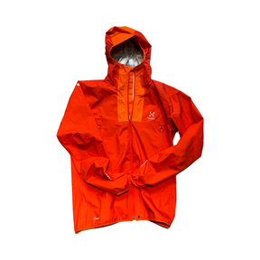 Orange skaljacka Haglöfs L.I.M Proof Series för herr med huva, fotograferad framifrån mot en vit bakgrund.