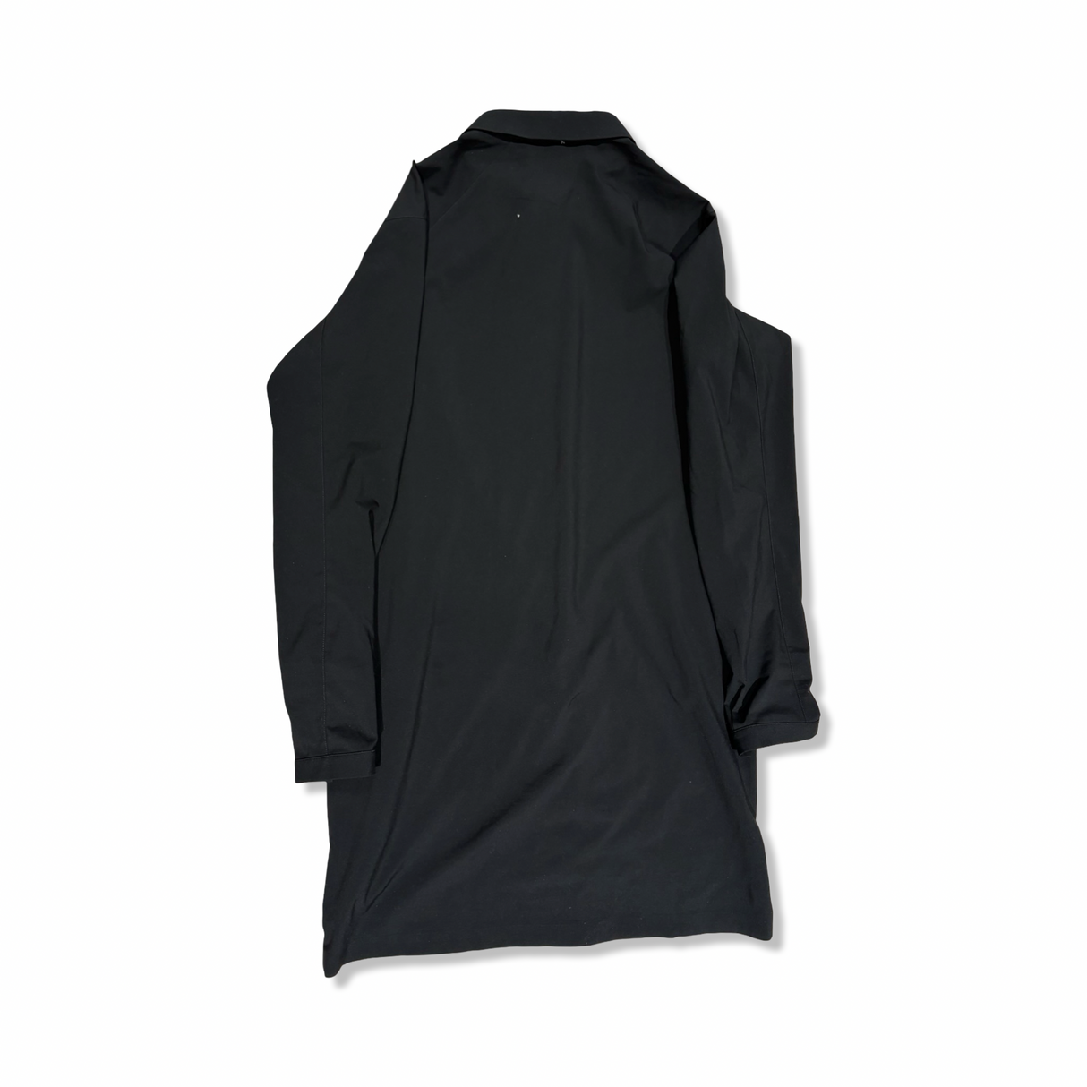 Svart Arc'teryx-klänning för dam med långa ärmar, krage och en stilren funktionsdesign, fotograferad uppifrån.