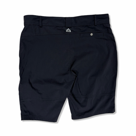 Svarta Devold Heröy Merino-shorts för herr, fotograferade bakifrån mot vit bakgrund för att visa bälteshällor och fickdetaljer.