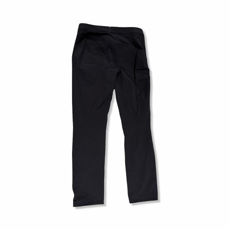 Svarta vandringsbyxor Arc'teryx Gamma Lt för dam i funktionellt material, fotograferade bakifrån mot vit bakgrund.