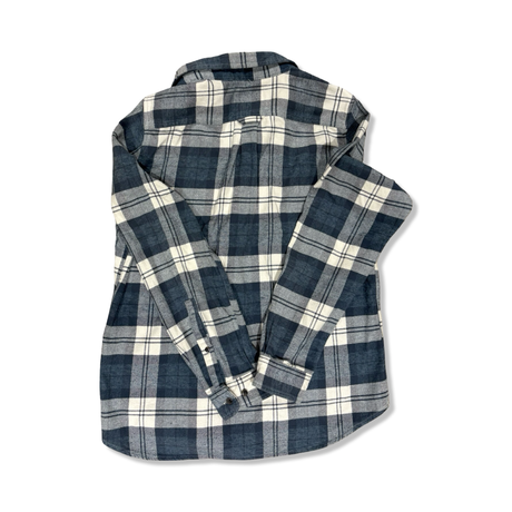 Blå och vitrutig flanellskjorta för dam från Fjällräven i modell Övik Heavy Flannel, fotograferad bakifrån mot vit bakgrund.