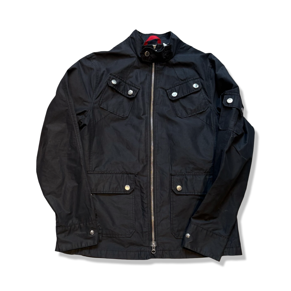 Svart funktionsjacka Peak Performance Seanne Jacket för dam, fotograferad framifrån mot en vit bakgrund.