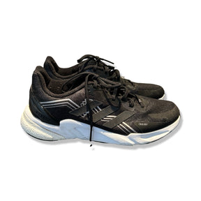 Svarta Adidas Jetboost COLD.RDY löparskor för dam med vit sula, fotograferade från sidan mot en vit bakgrund.