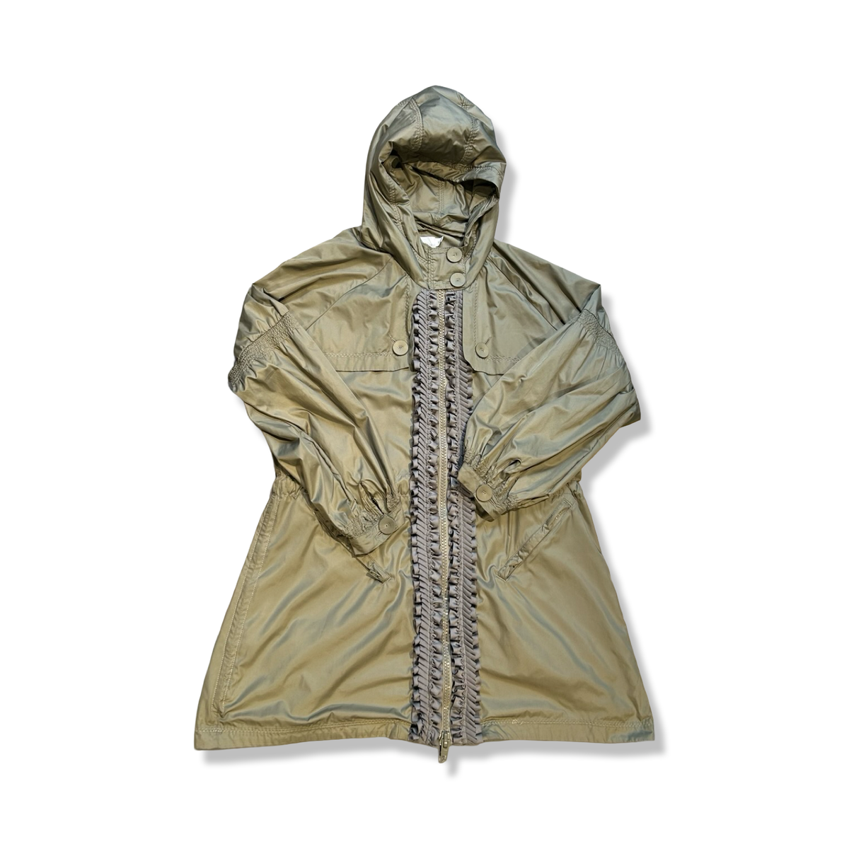 Olivgrön parkas från Stella McCartney för dam med huva och dekorativ dragkedja, fotograferad framifrån mot en vit bakgrund.