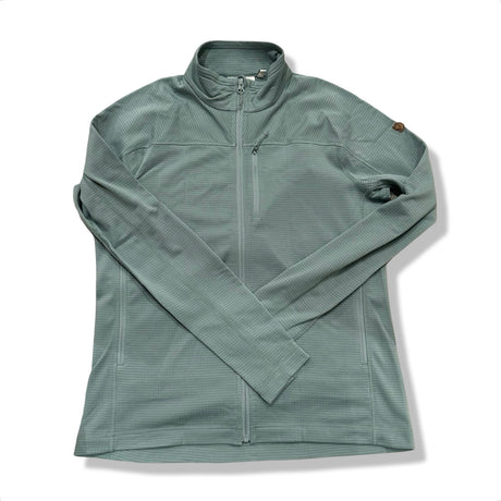 Grön fleecetröja Abisko Lite Fleece från Fjällräven för dam, fotograferad framifrån mot en vit bakgrund.