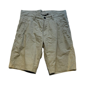 Beige shorts från Tierra för dam i storlek M, fotograferade framifrån mot en vit bakgrund.