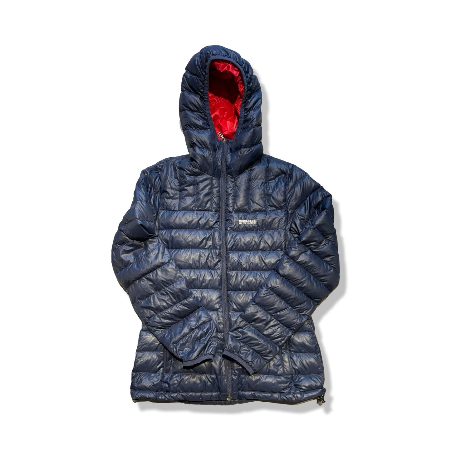 8848 dunjacka för dam i mörkblått. Jackan har huva med rött foder och är fotograferad platt framifrån mot en vit bakgrund.