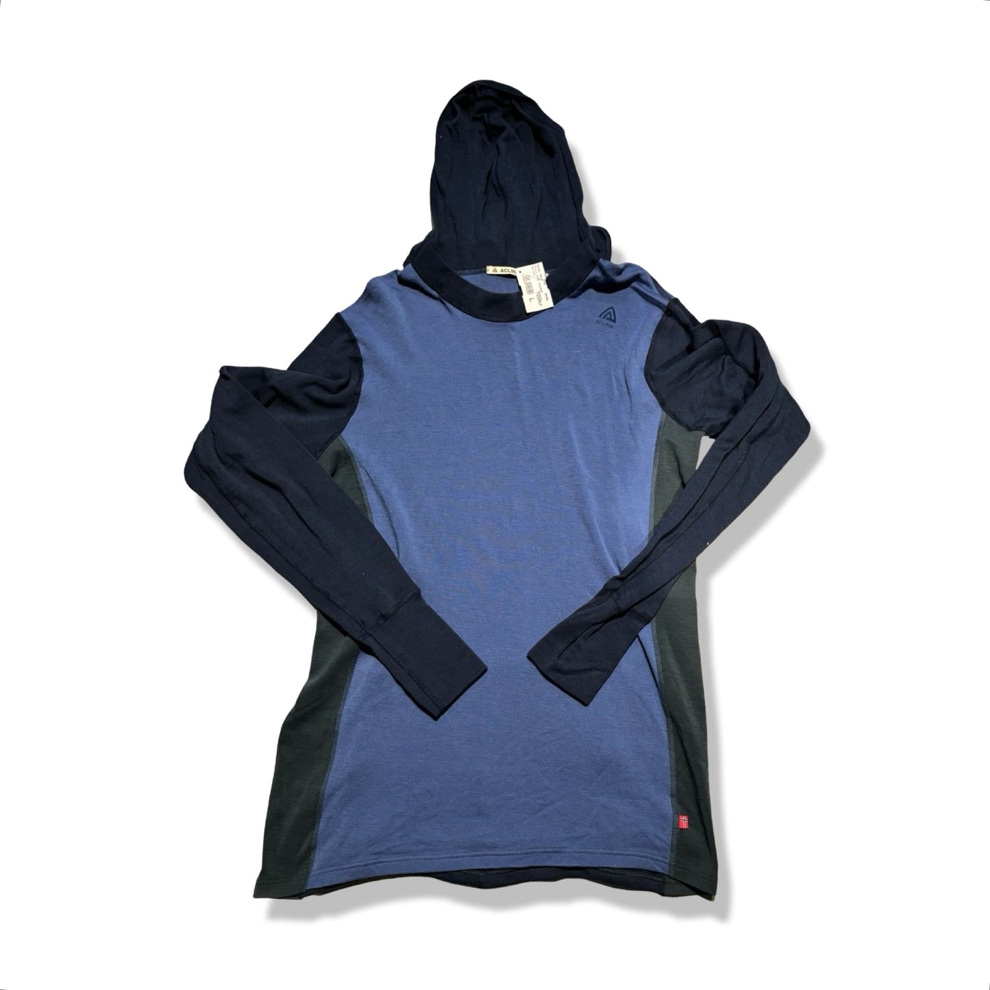 Aclima Wool tröja för herr i blått och svart med huva, plattfotograferad mot en vit bakgrund.