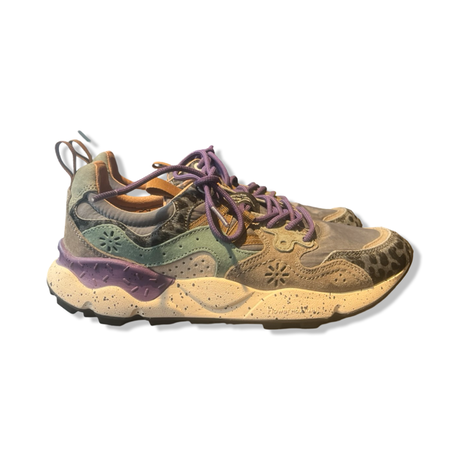 Flower Mountain Yemano 3 sneakers för dam i multi-färg med leopardmönster och en kraftig prickig sula.