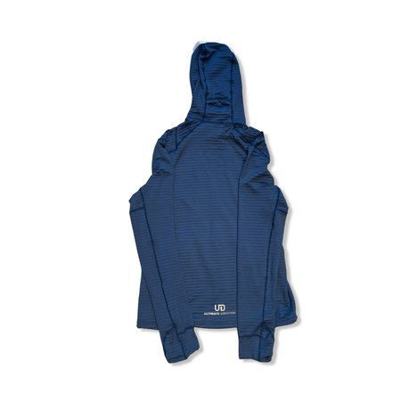 Blå Ultimate Direction Alto full-zip hoodie för herr, baksida med huva och logotyp mot vit bakgrund.