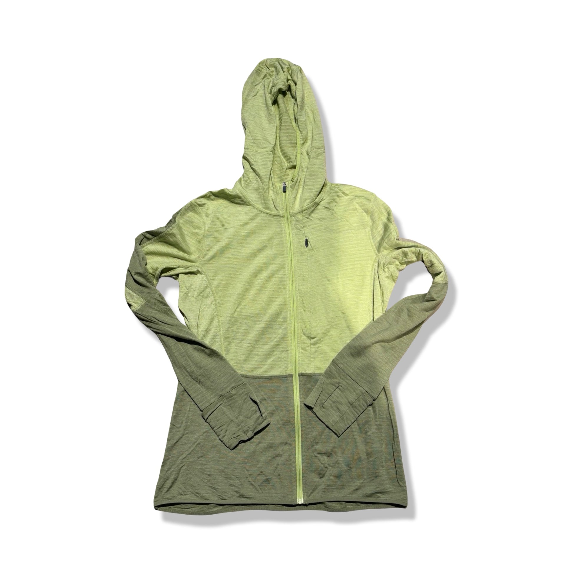 Underställströja Icebreaker Full för dam i ljusgrönt och olivgrönt, fotograferad framifrån mot en vit bakgrund.