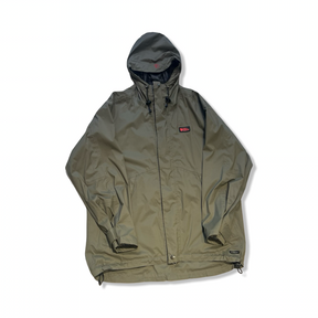 Fjällräven Ruska regnjacka för dam i beige med huva, fotograferad framifrån mot en vit bakgrund.