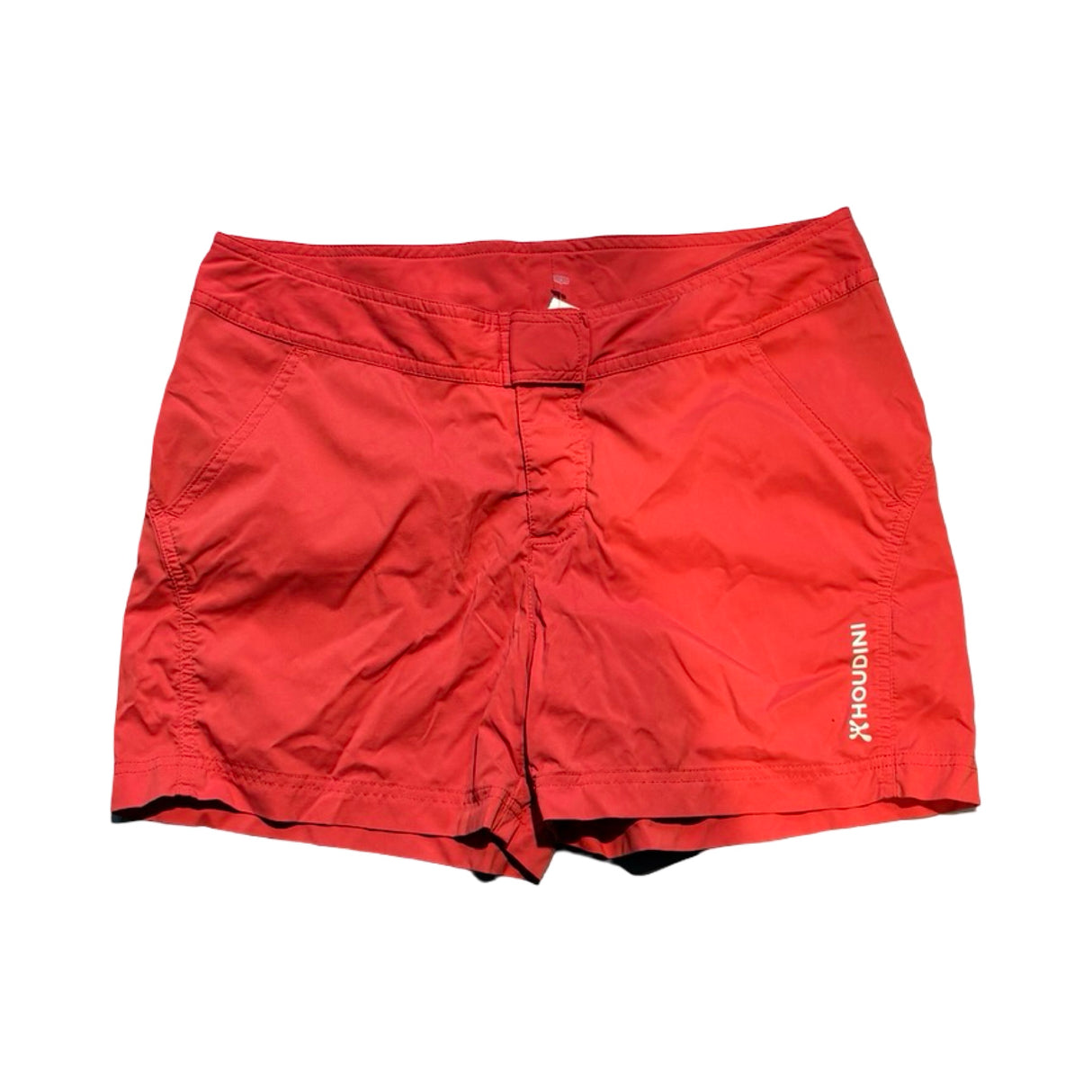 Röda Houdini friluftsshorts för dam, fotograferade framifrån mot en vit bakgrund.