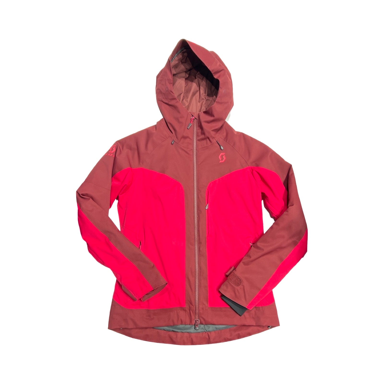 Scott skidjacka för dam i rött och rosa. Jackan har huva och heldragen dragkedja och är fotograferad platt mot en vit bakgrund.