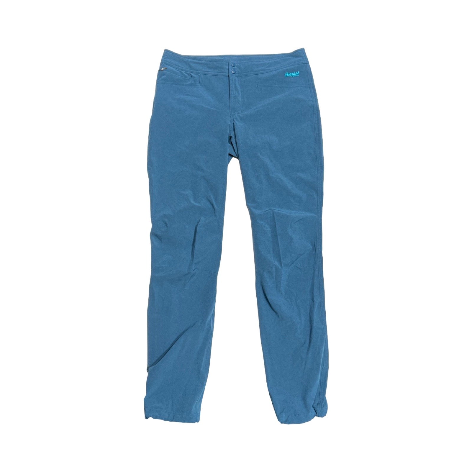 Bergans Cecilie Flex vandringsbyxor för dam i blått, fotograferade platt framifrån mot en vit bakgrund.