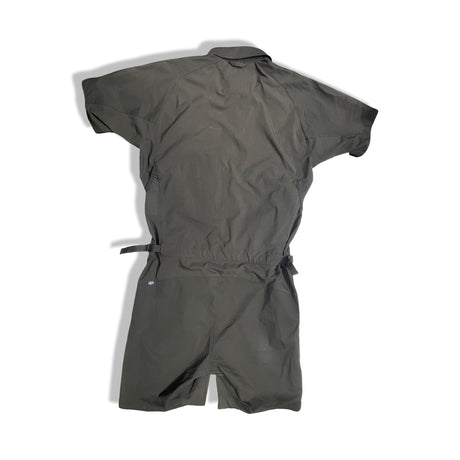 Fjällräven Hoja Field Suit-overall för herr i svart, fotograferad bakifrån mot en vit bakgrund.