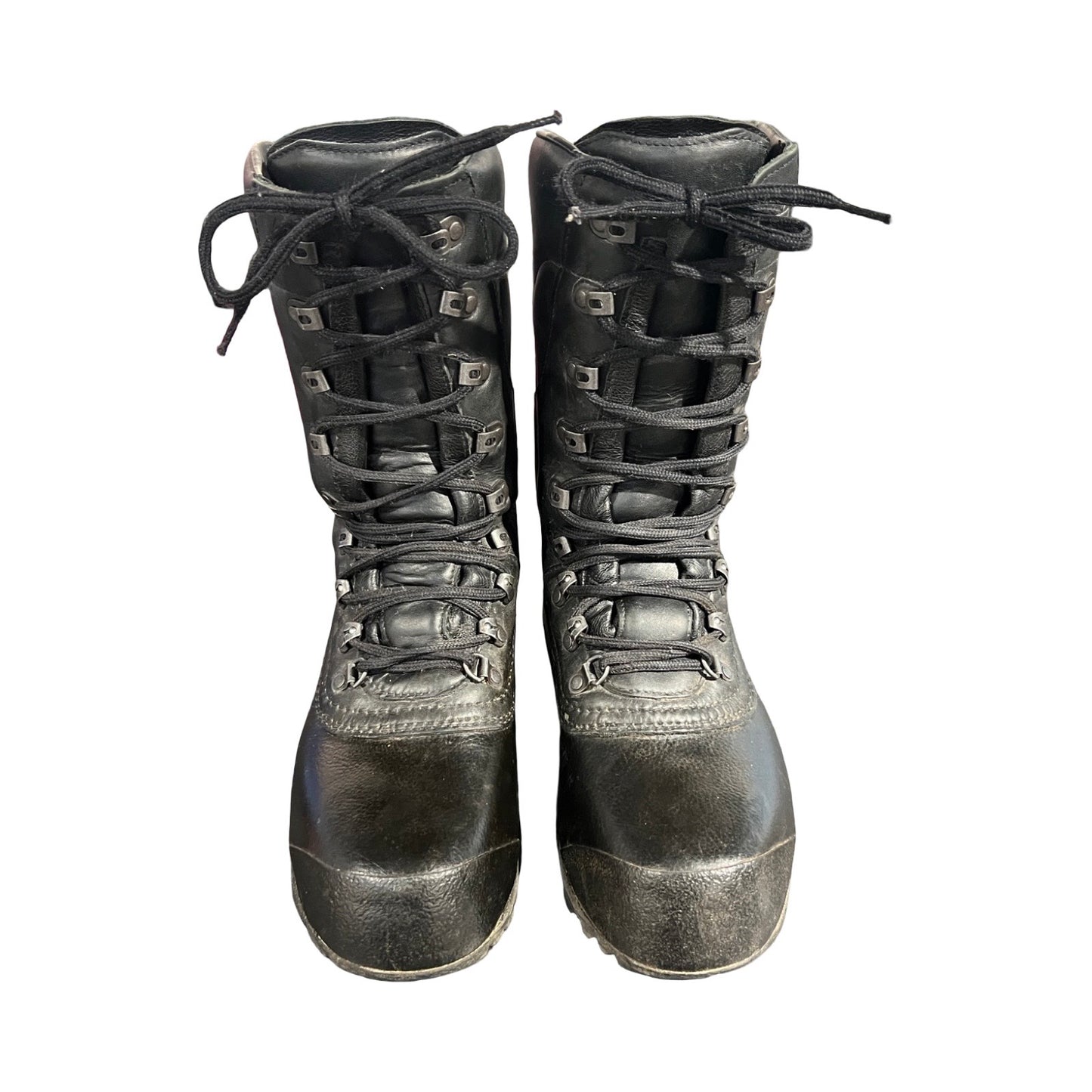 Lundhags Professional High vandringskängor för herr i svart. Kängorna är fotograferade framifrån mot en vit bakgrund.