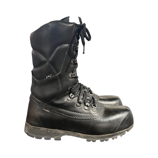 Lundhags Professional High vandringskängor för herr i svart. Kängorna har ett högt skaft och är fotograferade från sidan mot en vit bakgrund.