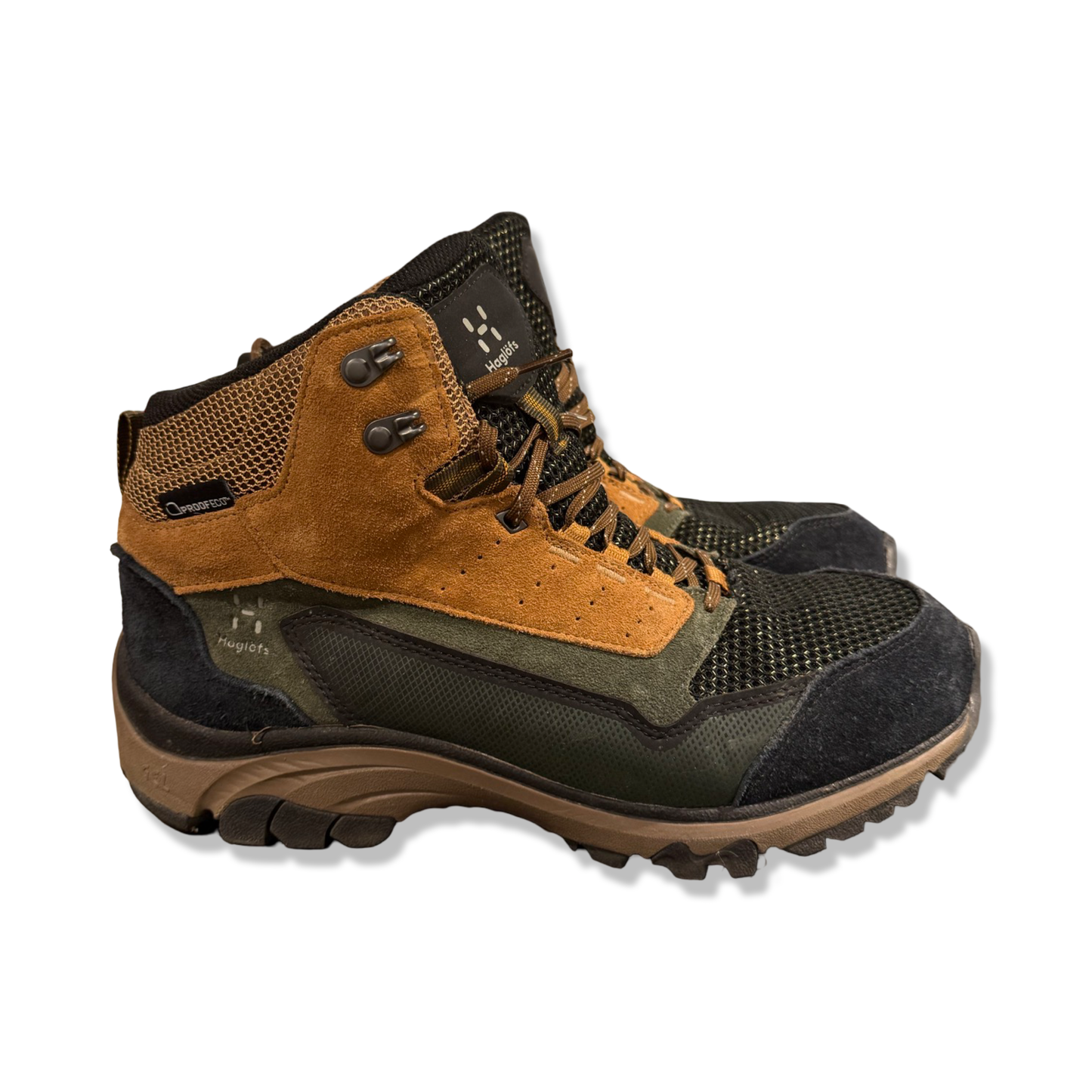 Kängor Haglöfs Skuta Mid Proof för herr i brunt, grönt och svart, fotograferade från sidan mot en vit bakgrund.