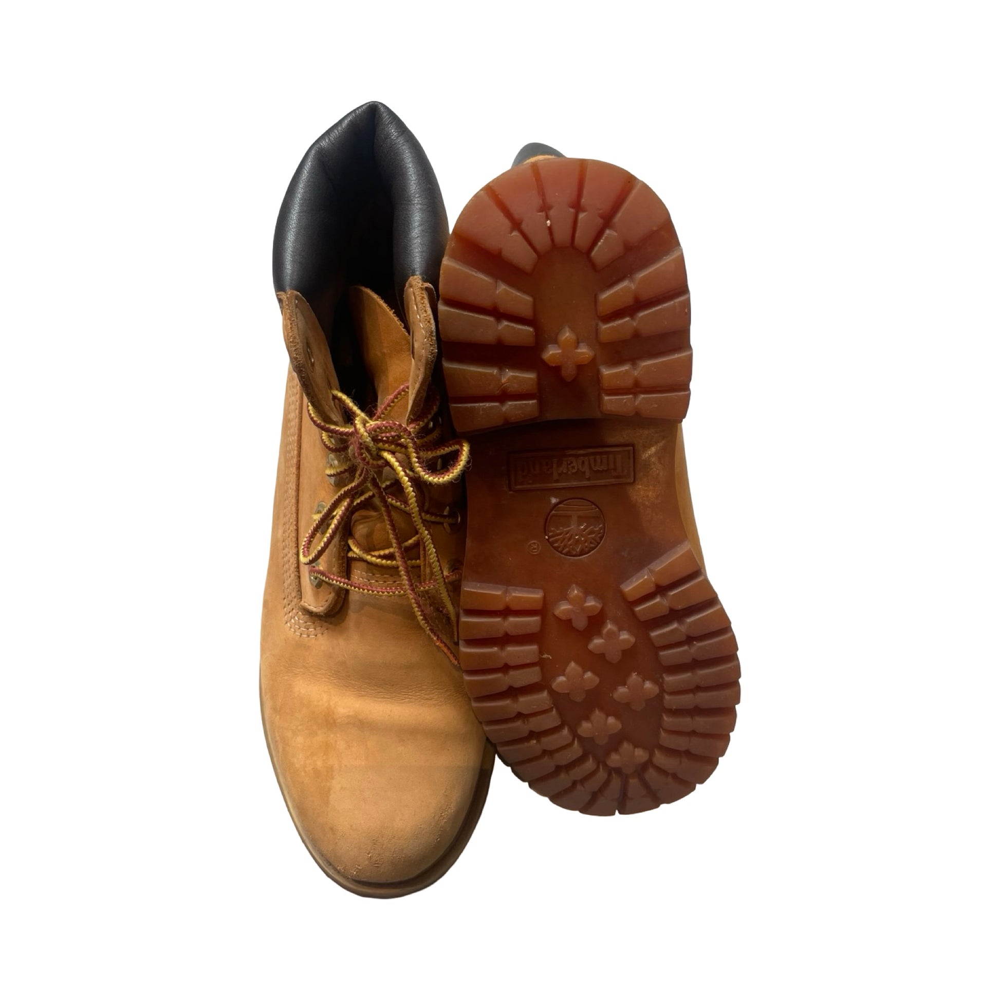 Beige Timberland Original kängor för dam, där en sko visas framifrån och den andra visar undersidan mot vit bakgrund.