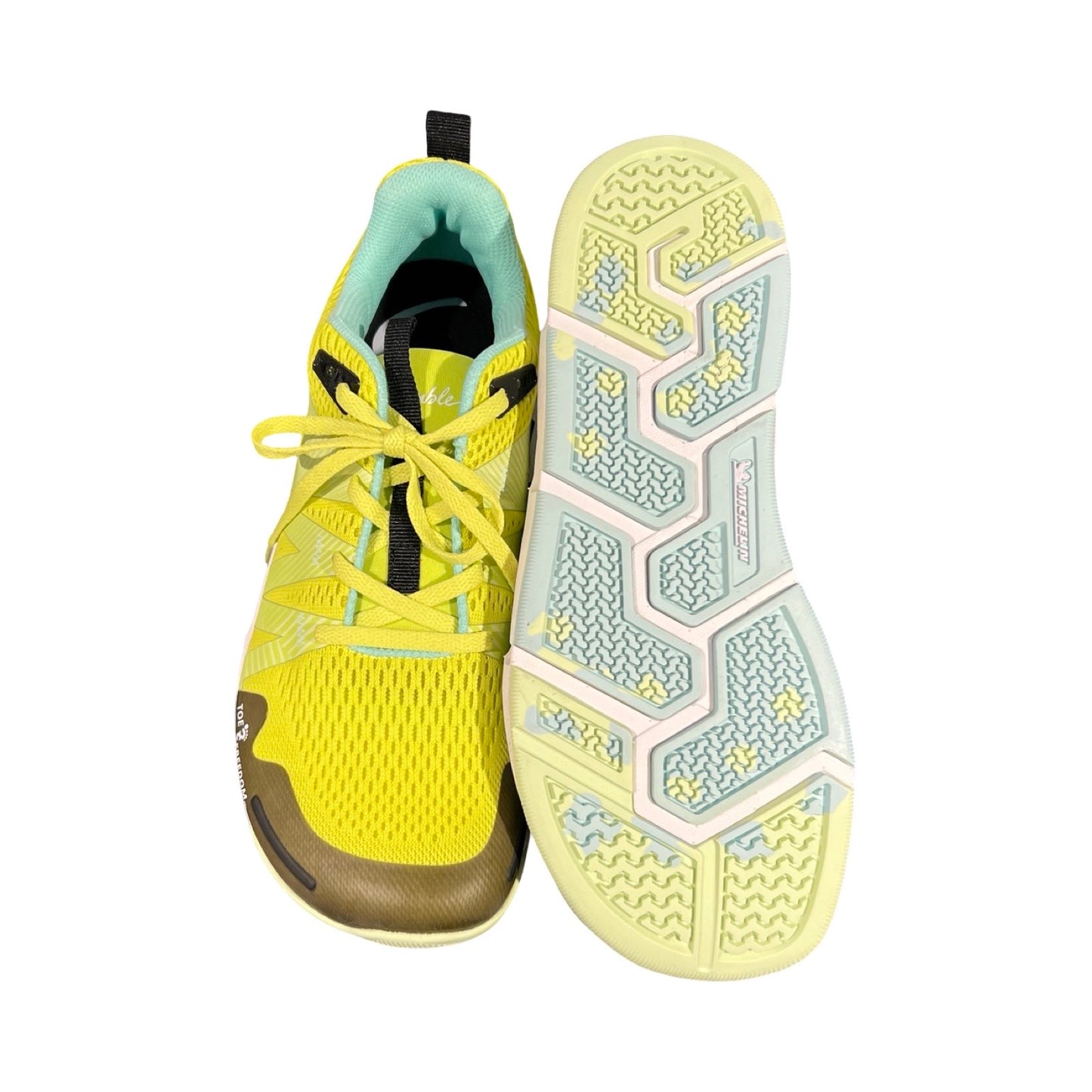Ett par gula Joe Nimble Road Addict löparskor för dam med mintgröna detaljer, fotograferade ovanifrån mot en vit bakgrund. Ena skon visar ovansidan och den andra visar sulan.